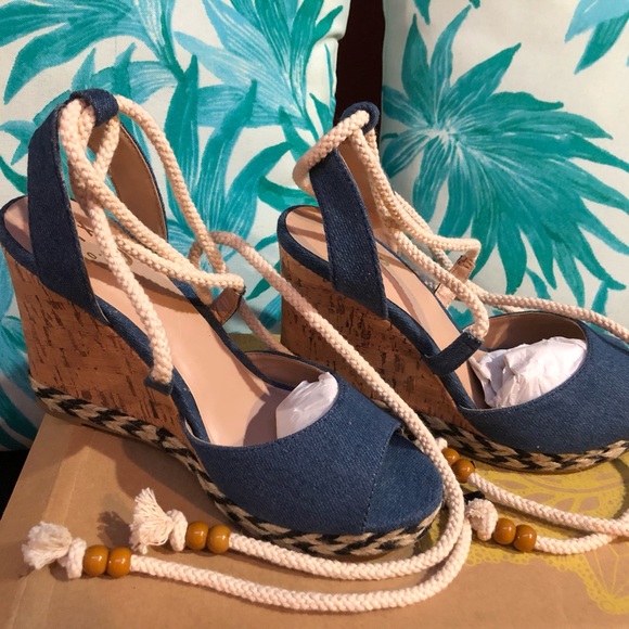 Woman’s Denim tie up Shoe - Picture 3 of 7